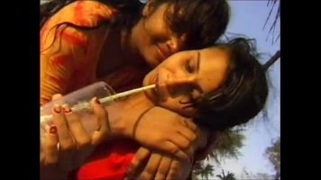 Desi girl xxx having threesome sex with foreigner